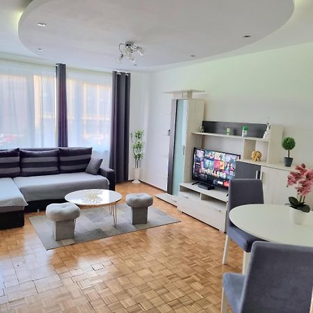 Chic Comfort 1Bdr With Landmark View - Concerthall Бухарест Экстерьер фото