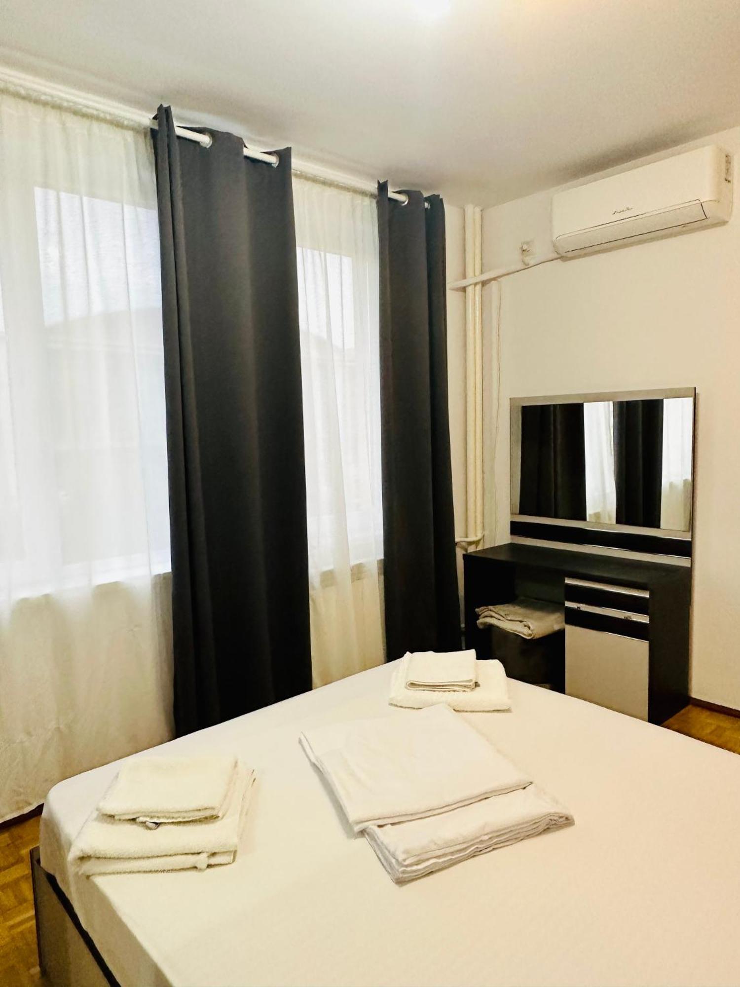Chic Comfort 1Bdr With Landmark View - Concerthall Бухарест Экстерьер фото
