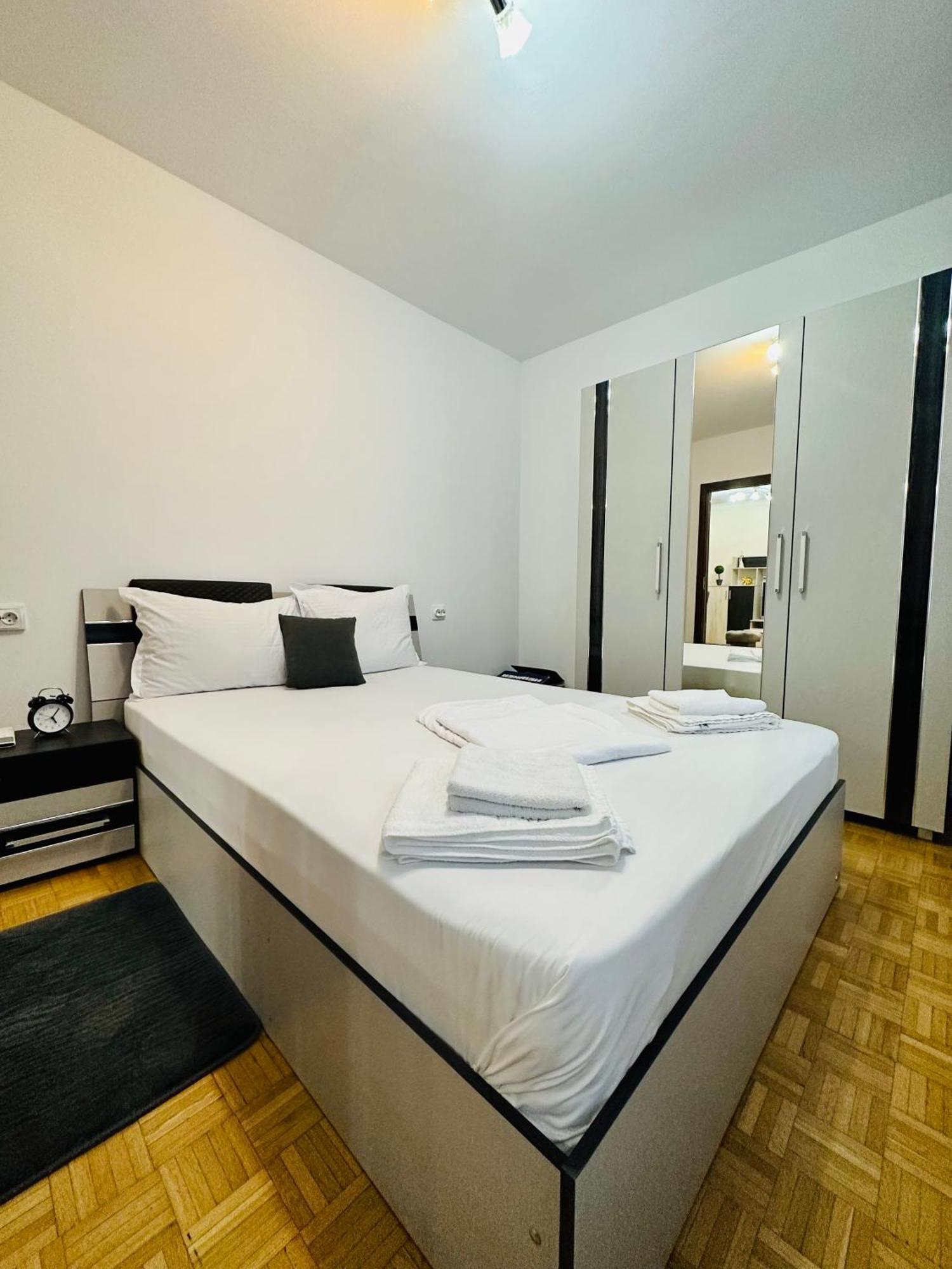 Chic Comfort 1Bdr With Landmark View - Concerthall Бухарест Экстерьер фото
