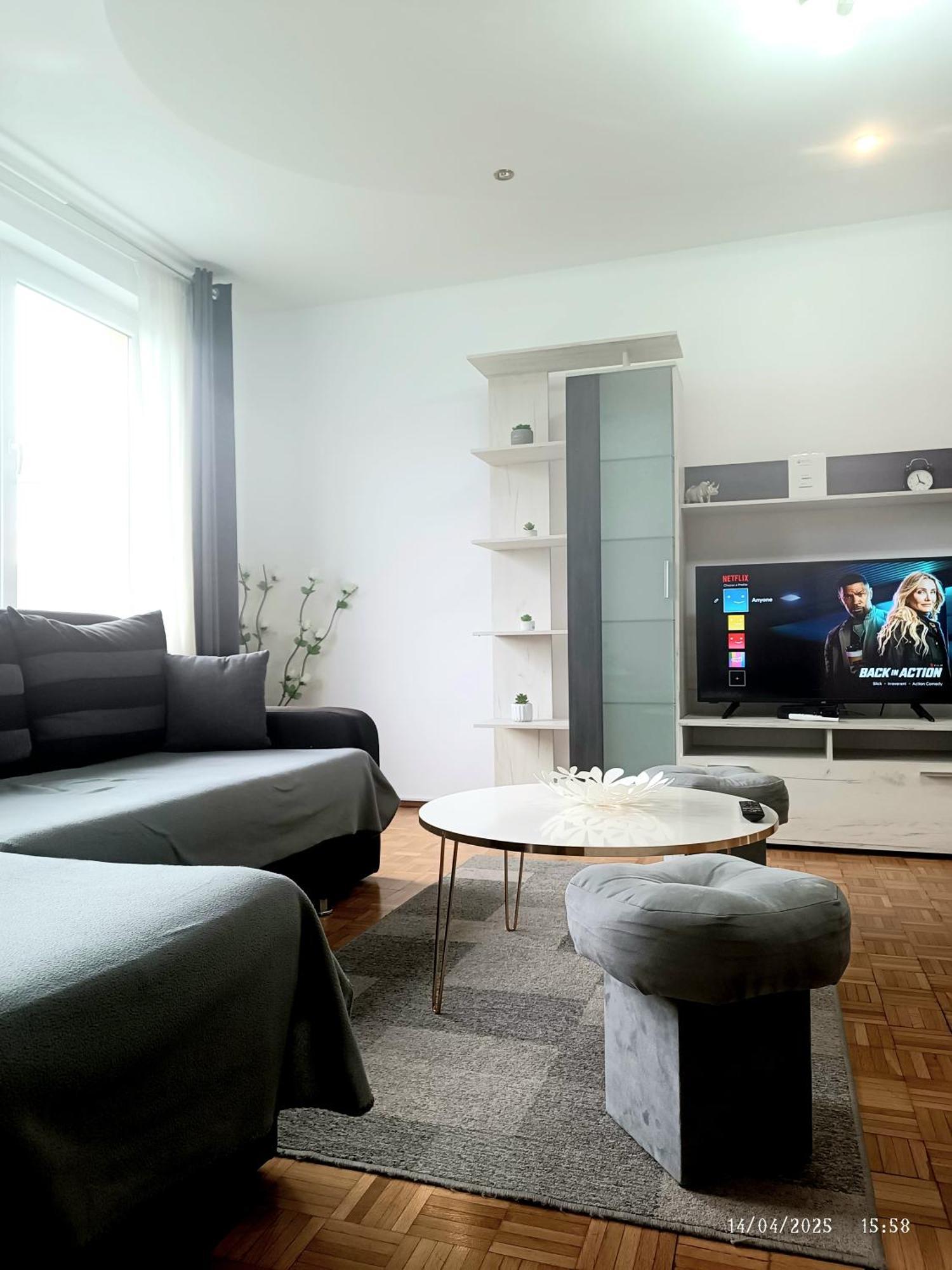 Chic Comfort 1Bdr With Landmark View - Concerthall Бухарест Экстерьер фото